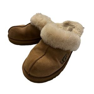 UGG Slipper Chestnut Size 6 Authentic